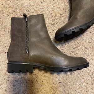 Sorel LIKE NEW size 10